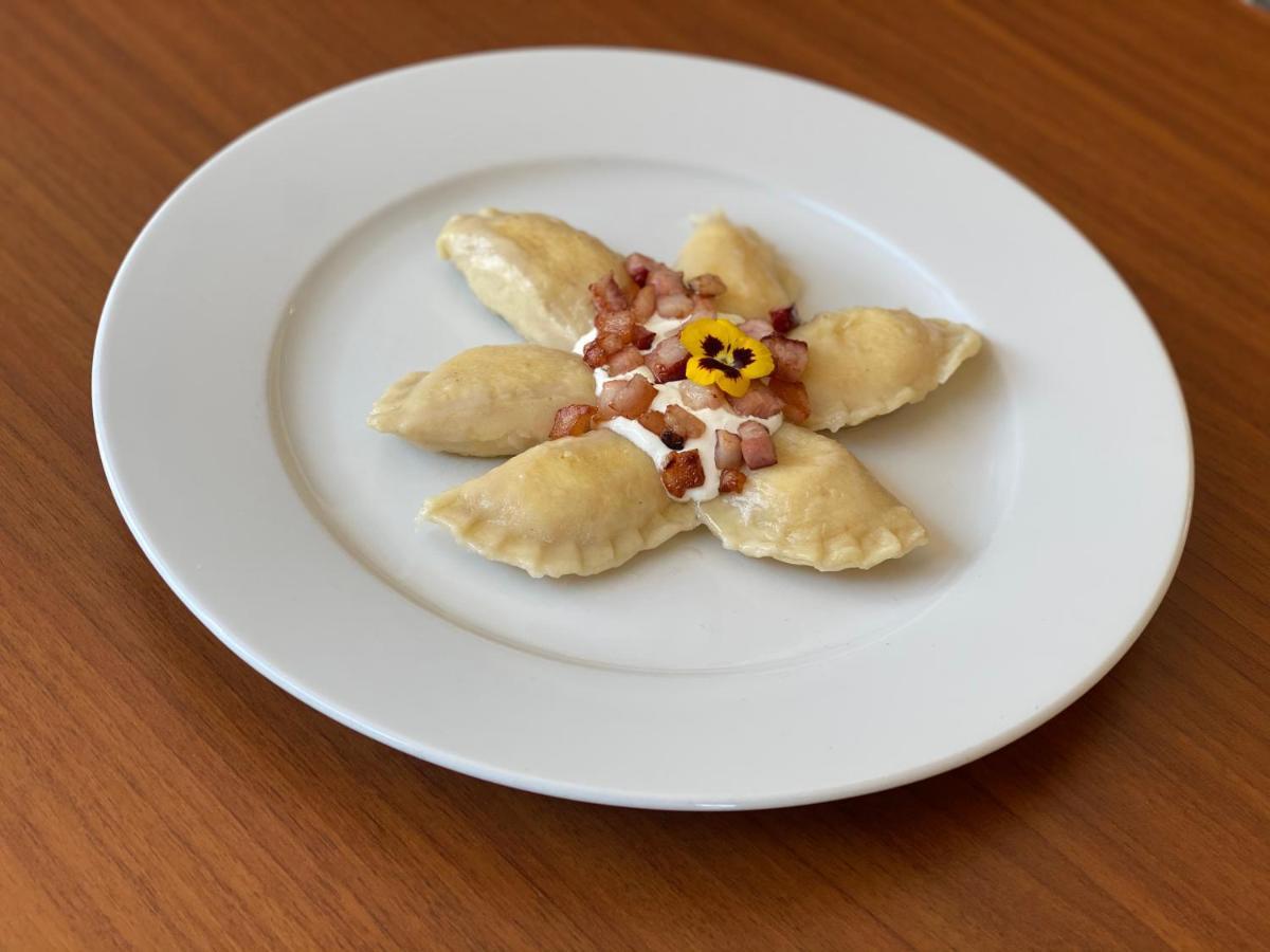 Hotel Eminent Ступава Экстерьер фото