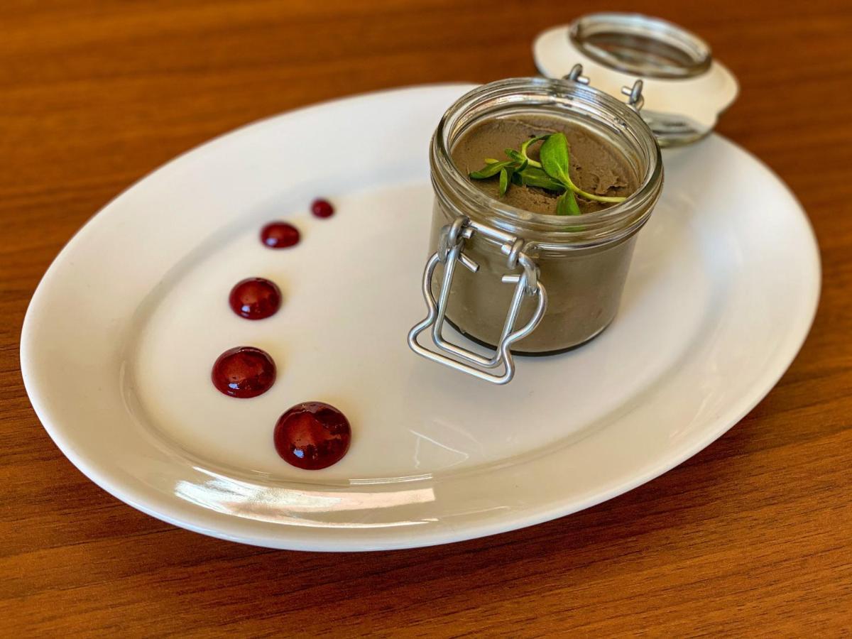 Hotel Eminent Ступава Экстерьер фото