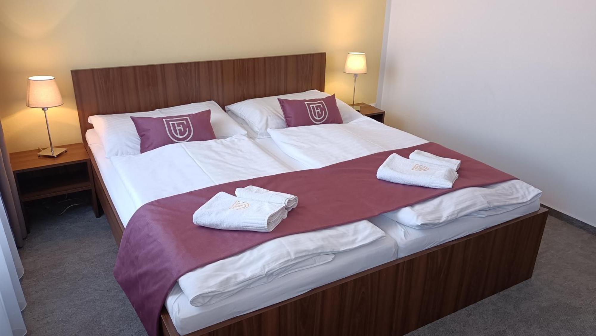 Hotel Eminent Ступава Экстерьер фото