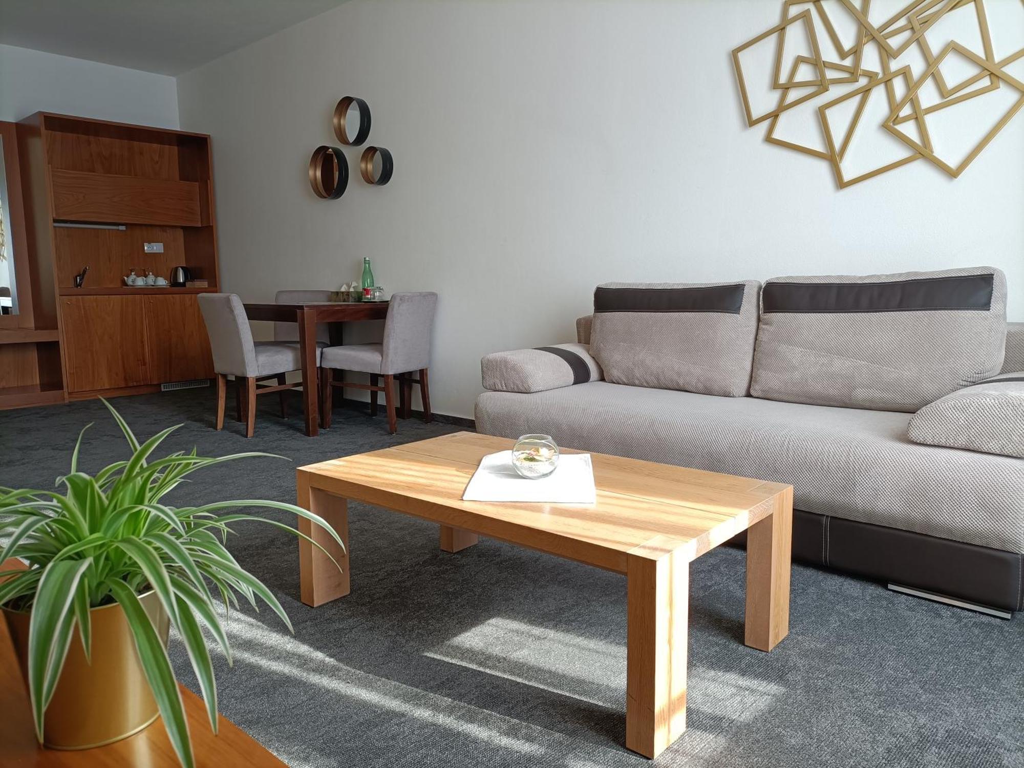 Hotel Eminent Ступава Экстерьер фото