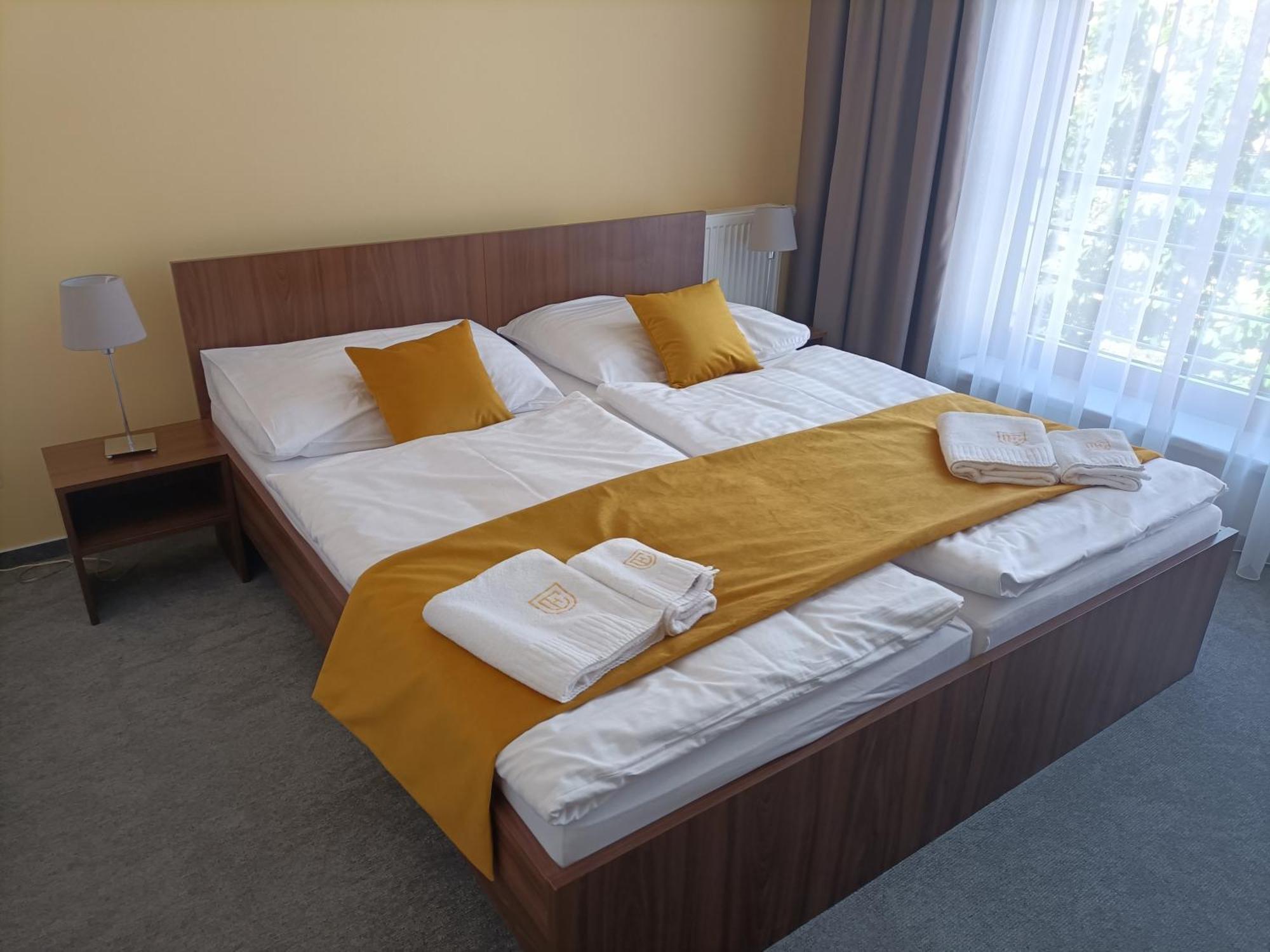 Hotel Eminent Ступава Экстерьер фото
