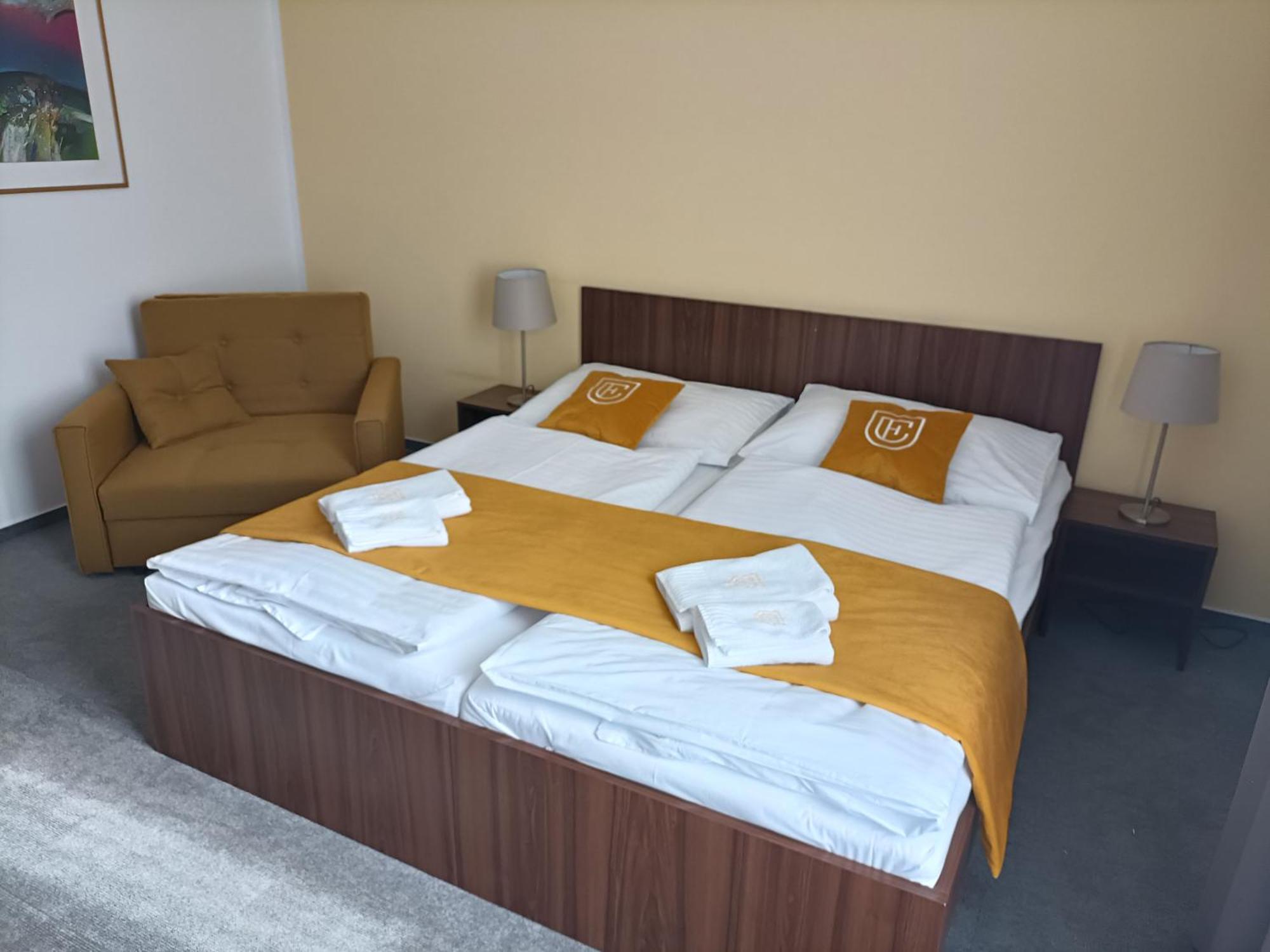 Hotel Eminent Ступава Экстерьер фото
