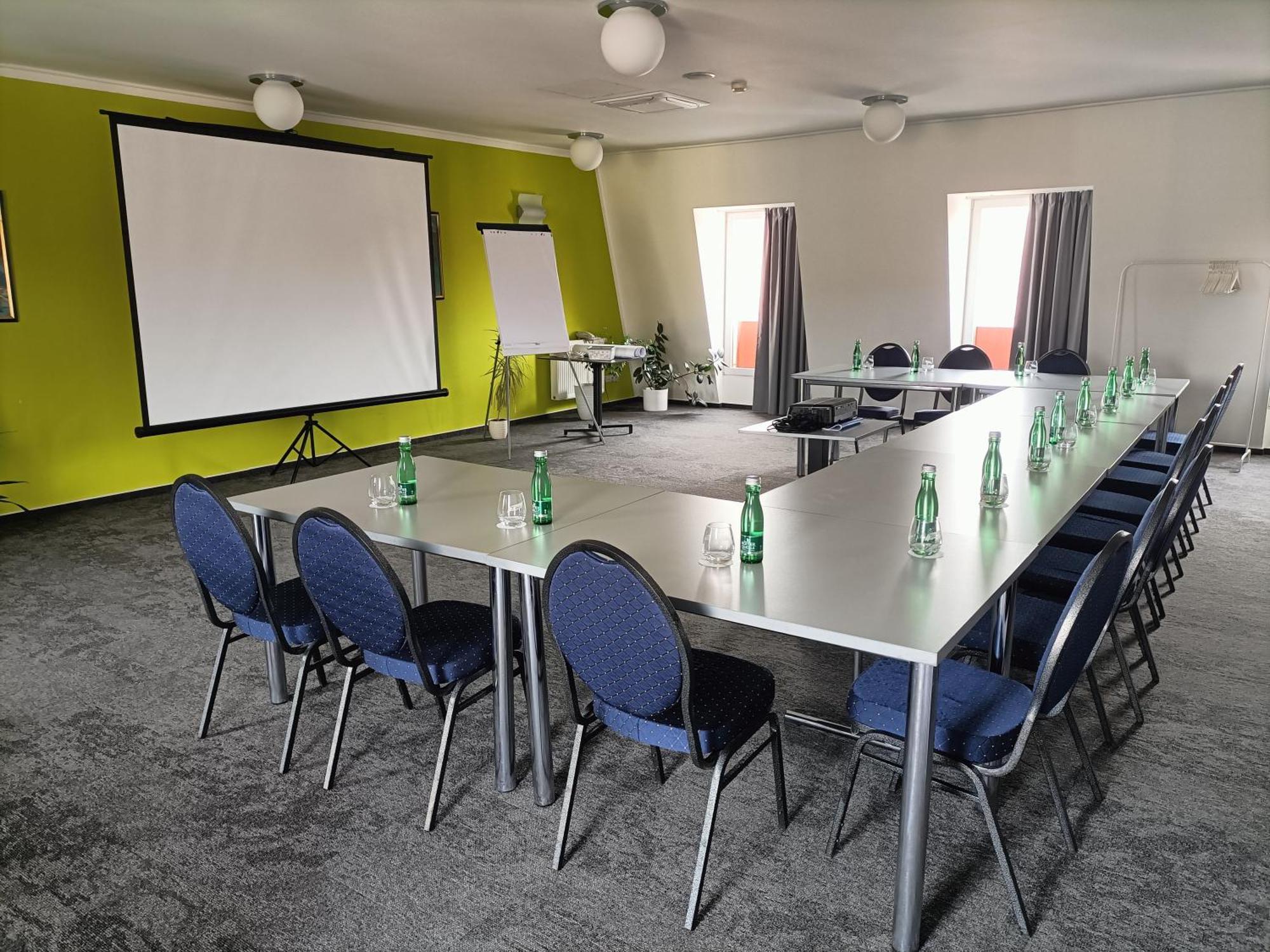 Hotel Eminent Ступава Экстерьер фото