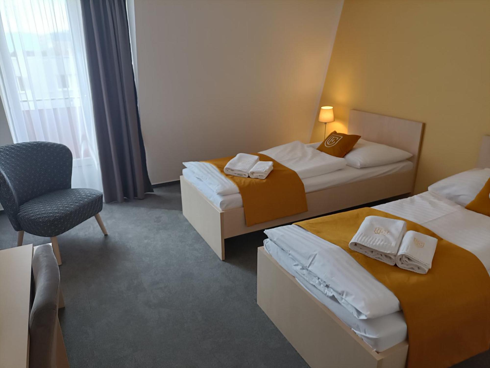 Hotel Eminent Ступава Экстерьер фото