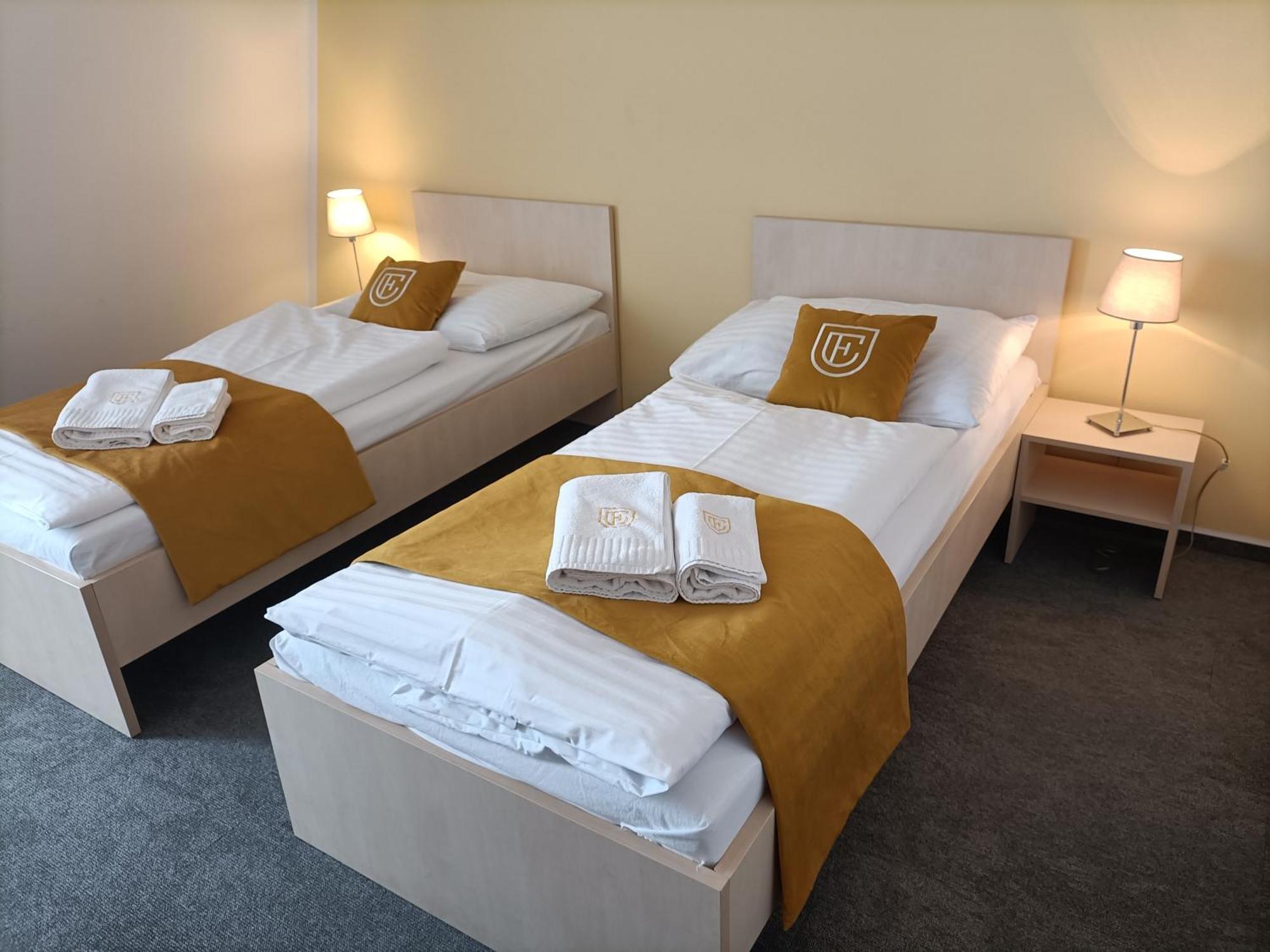 Hotel Eminent Ступава Экстерьер фото