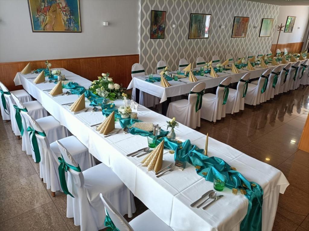 Hotel Eminent Ступава Экстерьер фото