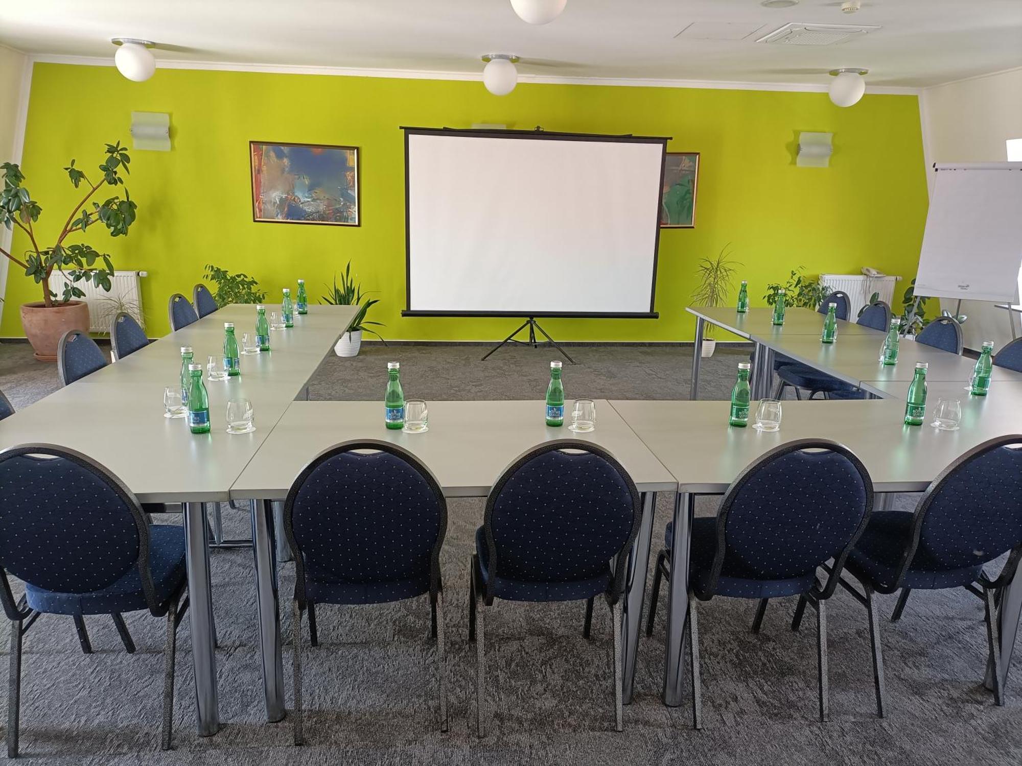 Hotel Eminent Ступава Экстерьер фото