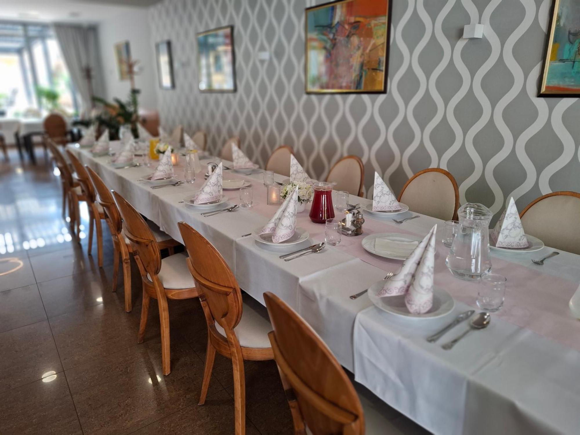 Hotel Eminent Ступава Экстерьер фото
