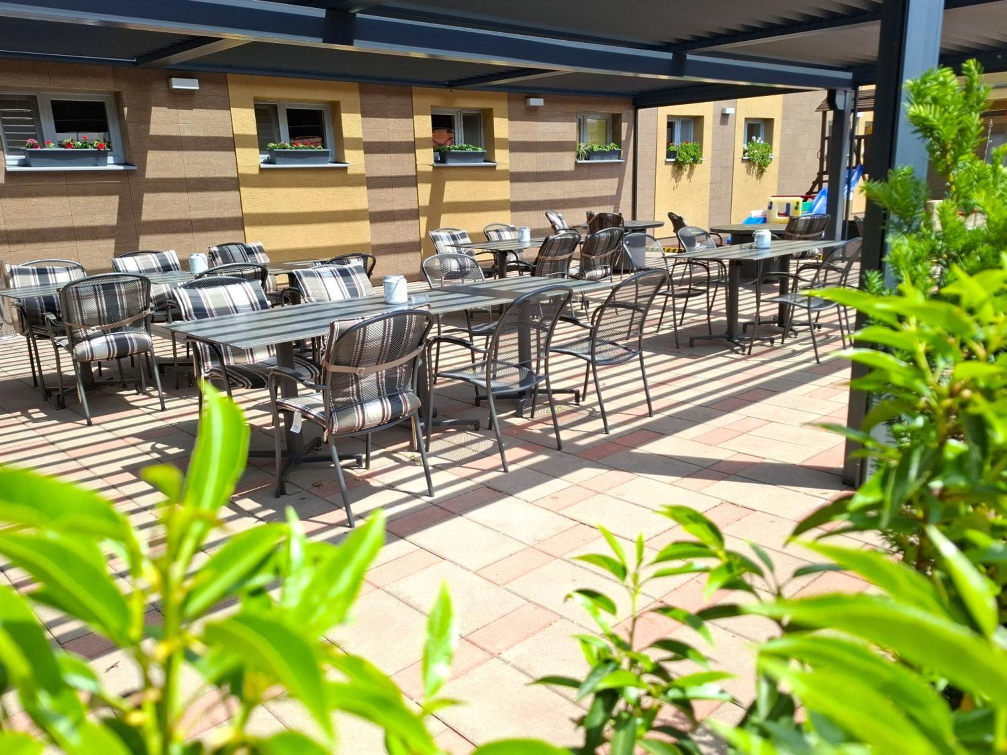 Hotel Eminent Ступава Экстерьер фото