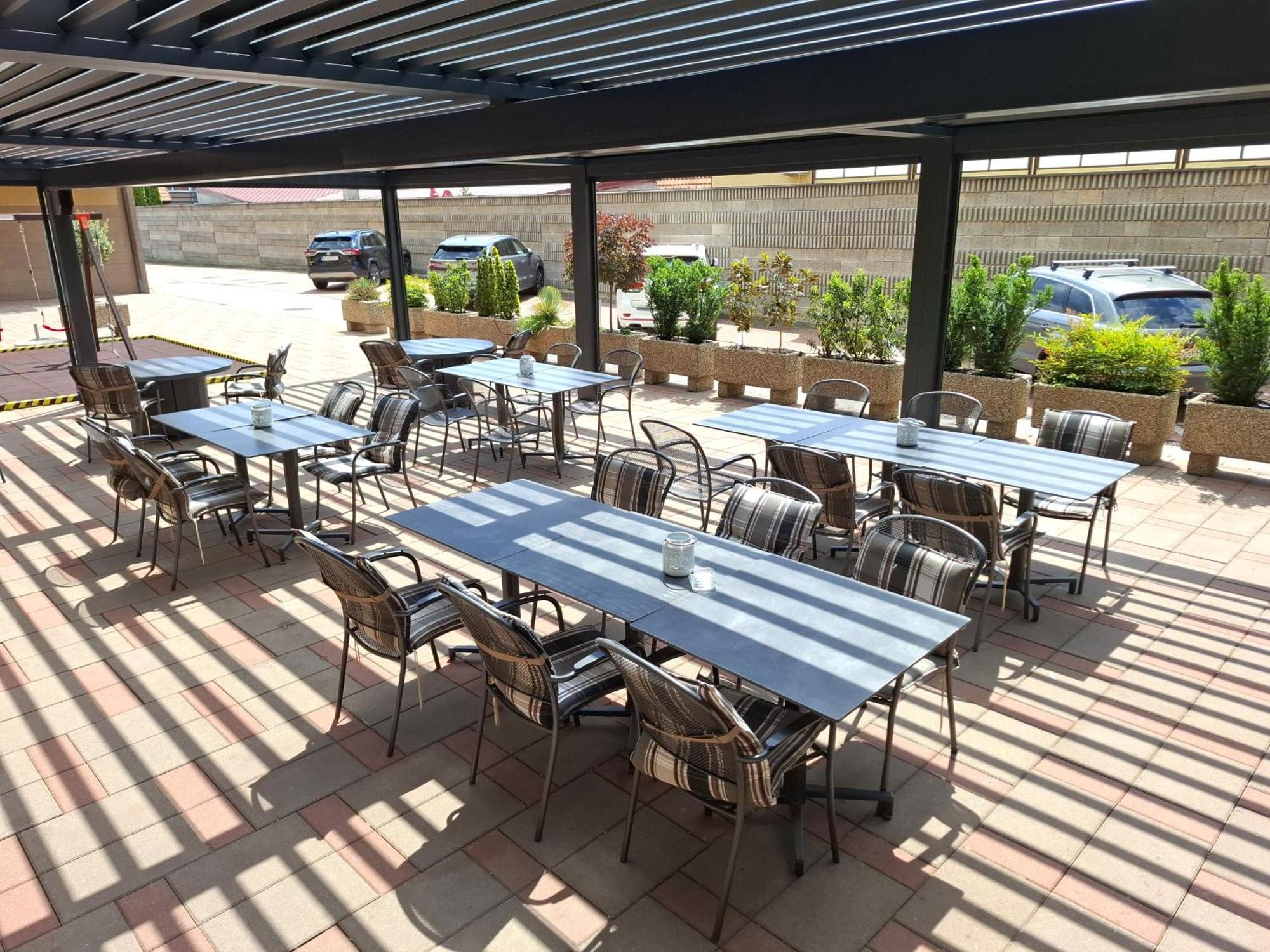 Hotel Eminent Ступава Экстерьер фото