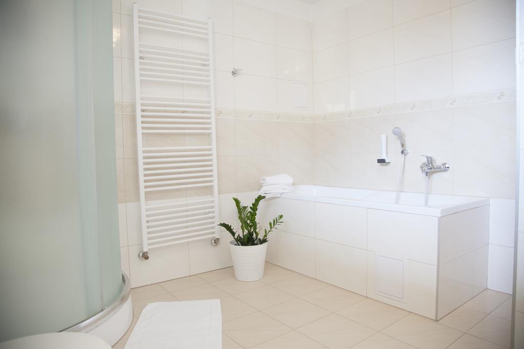 Hotel Eminent Ступава Экстерьер фото